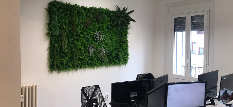 Ventajas de instalar un jardín vertical artificial en la oficina