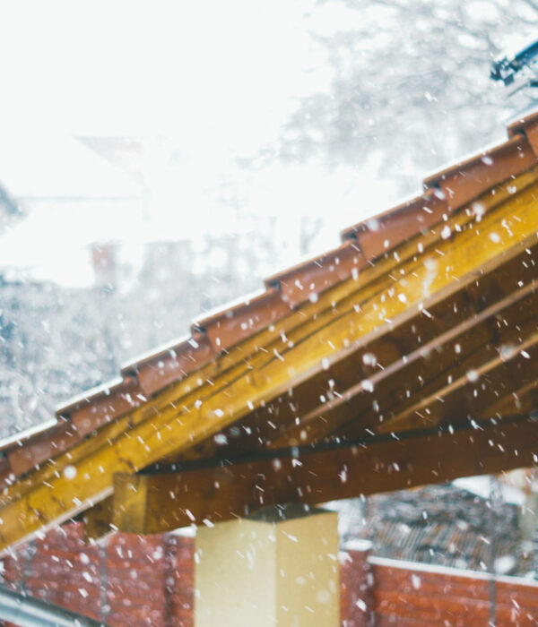 Cómo una empresa de cubiertas y tejados ayuda a mantener el hogar seguro durante el invierno