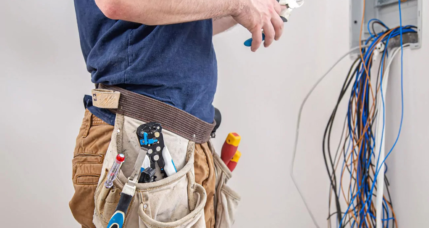 Cómo los servicios eléctricos modernos aumentan la seguridad y la eficiencia en viviendas y negocios